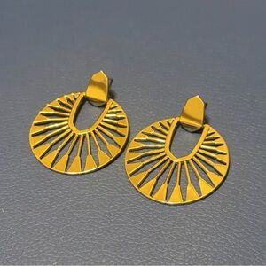 NWT Kendra Scott Gold Statement Earrings